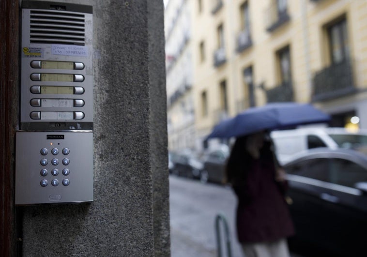 Madrid permitirá pisos turísticos en bloques enteros en el centro y en bajos y primeros en el resto de la ciudad Madrid permitirá pisos turísticos en bloques enteros en el centro y en bajos y primeros en el resto de la ciudad