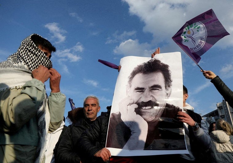 El PKK kurdo anuncia su disolución y el fin de la lucha armada El PKK kurdo anuncia su disolución y el fin de la lucha armada