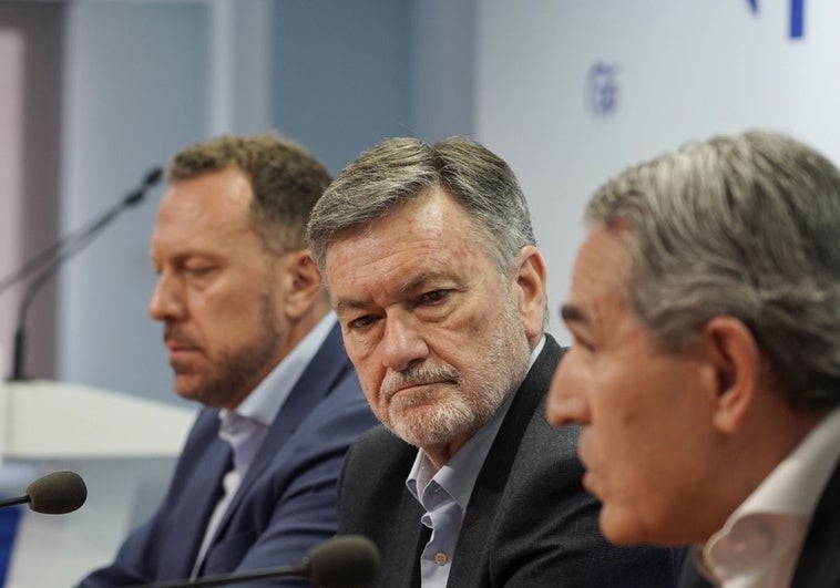 El PP volverá a pedir la reprobación de Puente en el Congreso tras la supresión de paradas del AVE en Castilla y León El PP volverá a pedir la reprobación de Puente en el Congreso tras la supresión de paradas del AVE en Castilla y León