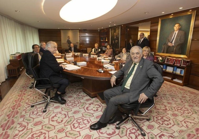 Tres magistrados del Constitucional piden a Pumpido que detenga la amnistía hasta que Europa se pronuncie Tres magistrados del Constitucional piden a Pumpido que detenga la amnistía hasta que Europa se pronuncie