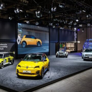 Renault acude a Automobile Barcelona con su gama E-Tech para democratizar la movilidad eléctrica