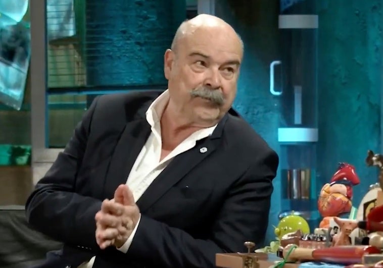 Antonio Resines, sin filtros, escandaliza a Broncano con su opinión sobre 'La Revuelta': «Me parece una idiotez» Antonio Resines, sin filtros, escandaliza a Broncano con su opinión sobre ‘La Revuelta’: «Me parece una idiotez»