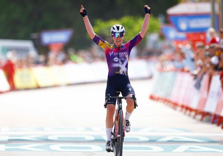 Van der Breggen gana tras cuatro años de retiro y da un vuelco a la Vuelta Van der Breggen gana tras cuatro años de retiro y da un vuelco a la Vuelta