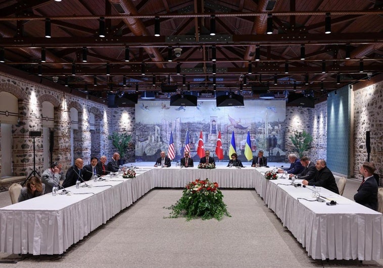Ucrania y Rusia comienzan el primer diálogo directo en tres años con escasas expectativas sobre sus resultados Ucrania y Rusia comienzan el primer diálogo directo en tres años con escasas expectativas sobre sus resultados