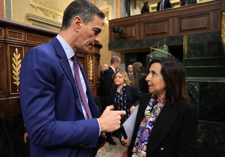 El PP espera la dimisión de Robles tras los mensajes de Sánchez a Ábalos: «Si no lo hace, perderá toda dignidad» El PP espera la dimisión de Robles tras los mensajes de Sánchez a Ábalos: «Si no lo hace, perderá toda dignidad»
