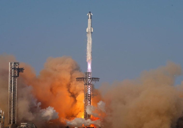 Starship supera sus dos anteriores lanzamientos pero vuelve a perder el control del cohete Starship supera sus dos anteriores lanzamientos pero vuelve a perder el control del cohete