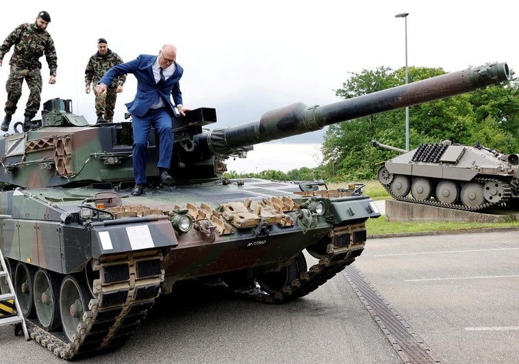 Suiza rompe con la neutralidad y se rearma: «Rusia se está preparando para una guerra importante» Suiza rompe con la neutralidad y se rearma: «Rusia se está preparando para una guerra importante»