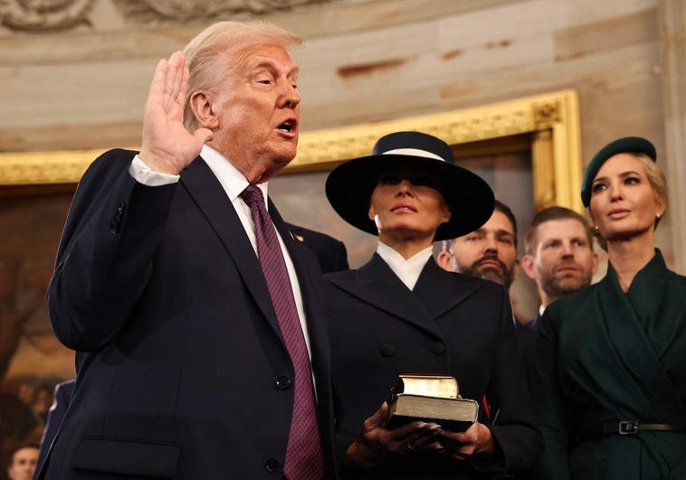 Trump dice no saber si tiene que acatar la Constitución de EE.UU. Trump dice no saber si tiene que acatar la Constitución de EE.UU.