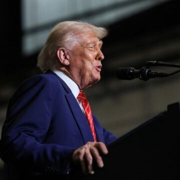 Trump dice que quiere duplicar los aranceles al acero hasta el 50%