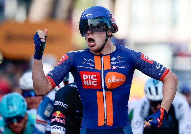 Van Uden supera a Pedersen sobre la línea de meta y se lleva la etapa al esprint Van Uden supera a Pedersen sobre la línea de meta y se lleva la etapa al esprint