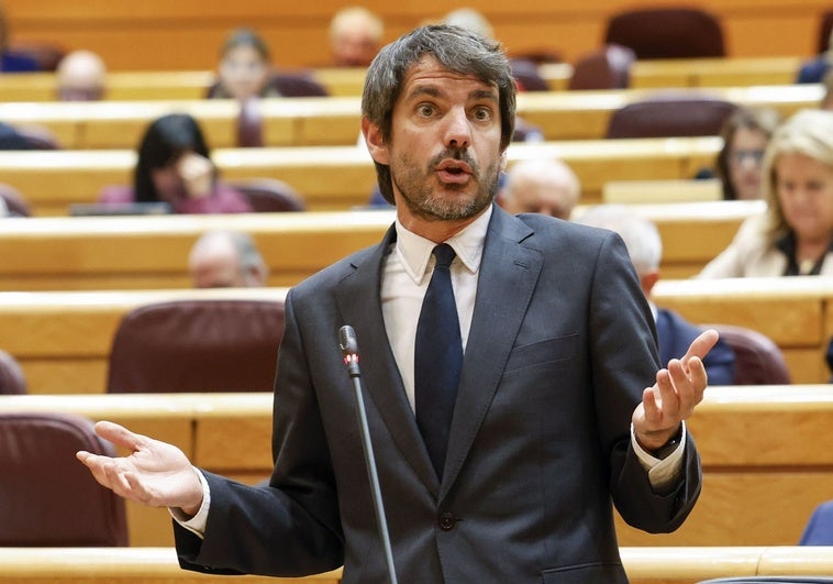 Urtasun: «Tengo un problema: la Comunidad de Madrid ha decidido hacerme oposición» Urtasun: «Tengo un problema: la Comunidad de Madrid ha decidido hacerme oposición»