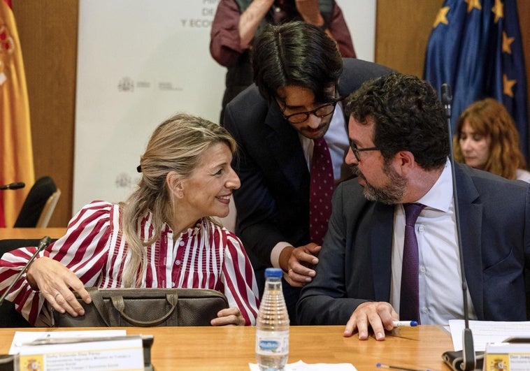 Así reparte el Gobierno los fondos de empleo: 675 euros por parado andaluz y el doble por uno catalán Así reparte el Gobierno los fondos de empleo: 675 euros por parado andaluz y el doble por uno catalán