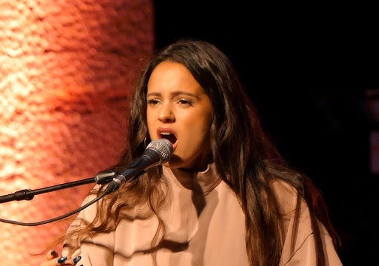 Así suena el primer disco de Rosalía que nunca salió Así suena el primer disco de Rosalía que nunca salió