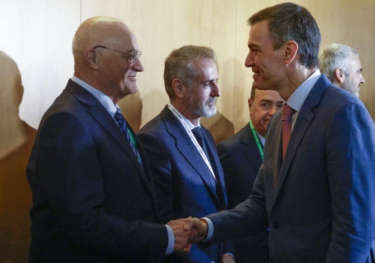 La Audiencia Nacional rechaza suspender por ahora la utilización de la consulta del Gobierno en la opa del BBVA La Audiencia Nacional rechaza suspender por ahora la utilización de la consulta del Gobierno en la opa del BBVA