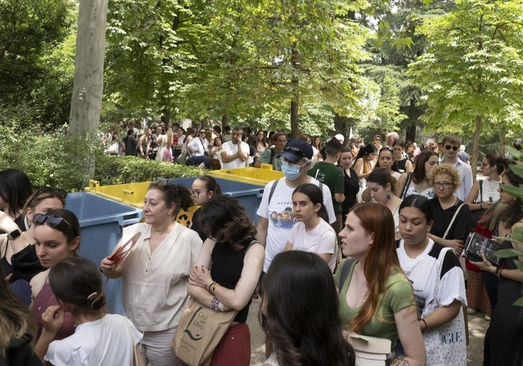 Diversos escritores firman en la Feria del Libro 2025 de Madrid Diversos escritores firman en la Feria del Libro 2025 de Madrid