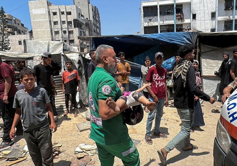 Mueren tres periodistas palestinos en un bombardeo de Israel contra un hospital en el norte de Gaza Mueren tres periodistas palestinos en un bombardeo de Israel contra un hospital en el norte de Gaza