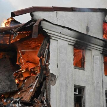 Al menos cinco muertos y 27 heridos tras otra noche de ataques aéreros «masivos» en Ucrania