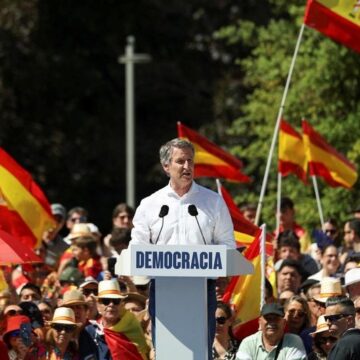 Feijóo lidera el clamor contra Sánchez por un adelanto electoral: «Ríndase a la democracia»