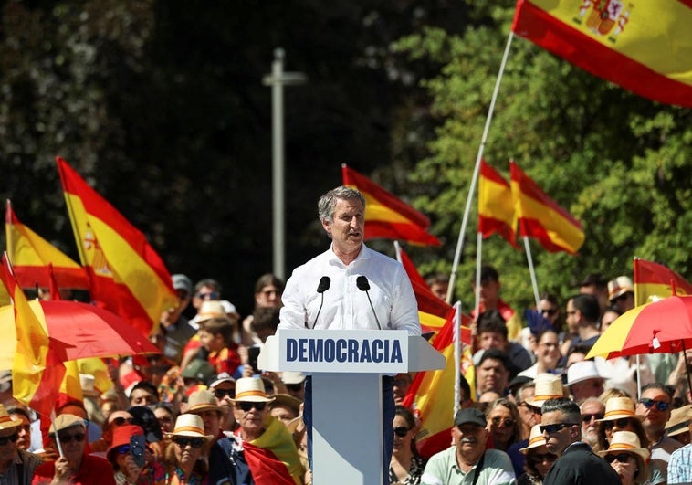 Feijóo lidera el clamor contra Sánchez por un adelanto electoral: «Ríndase a la democracia» Feijóo lidera el clamor contra Sánchez por un adelanto electoral: «Ríndase a la democracia»