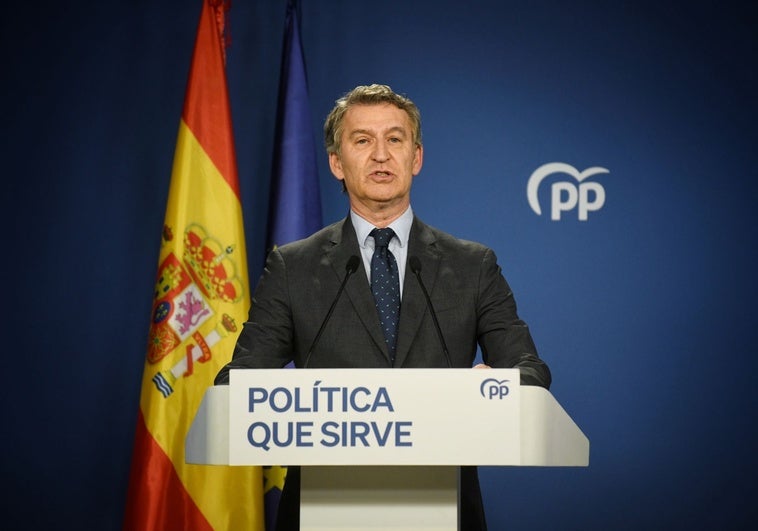 Feijóo descarta una moción sin apoyos y apela a los socios: «Si eligen seguir con él, serán cómplices» Feijóo descarta una moción sin apoyos y apela a los socios: «Si eligen seguir con él, serán cómplices»