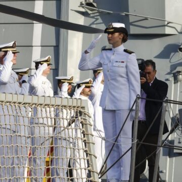 La Princesa Leonor embarca en la Blas de Lezo para completar su formación naval