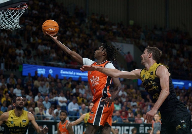Badio apaga el fuego canario y mete al Valencia en la final de la Liga ACB Badio apaga el fuego canario y mete al Valencia en la final de la Liga ACB