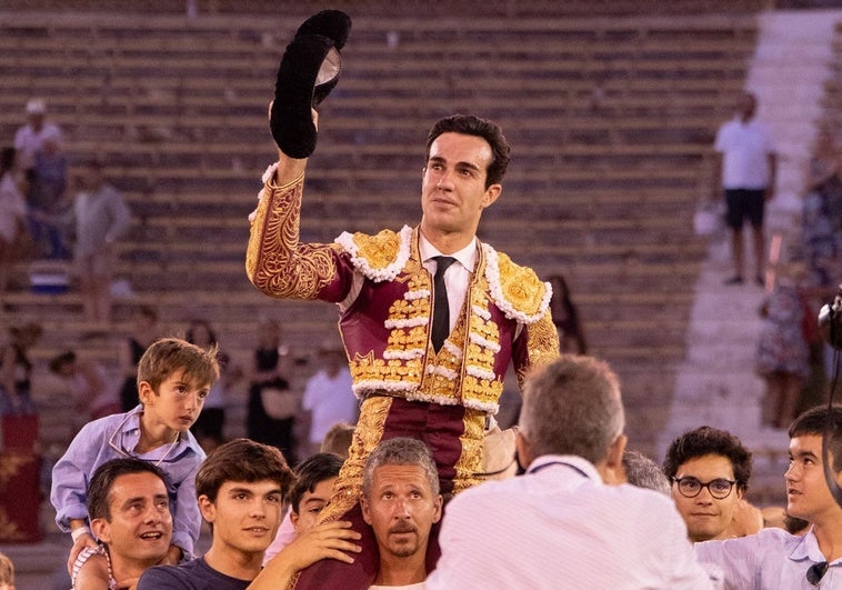 Tomás Rufo se adelanta a la cremá y hace arder las Hogueras Tomás Rufo se adelanta a la cremá y hace arder las Hogueras