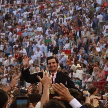 Morante, bajo el compás del alma hasta la Puerta Grande