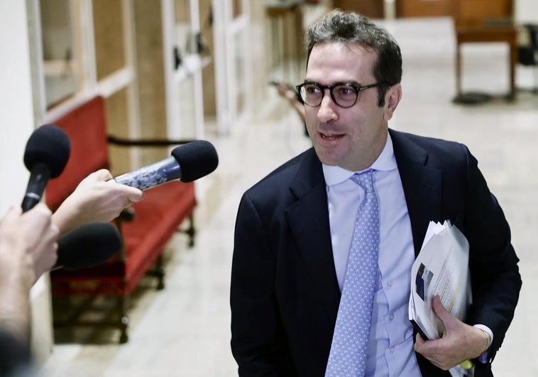 El Gobierno recurre a la deuda para tratar de salvar las inversiones programadas con fondos europeos El Gobierno recurre a la deuda para tratar de salvar las inversiones programadas con fondos europeos
