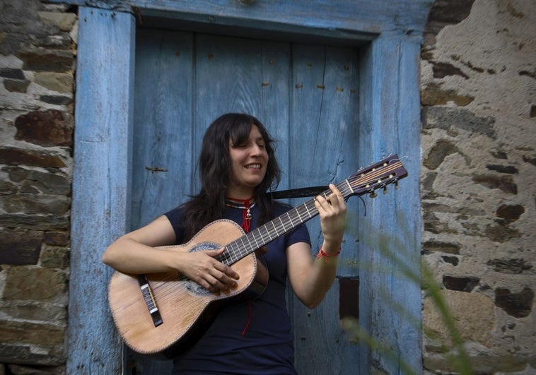 Viaje a Portugal con Lorena Álvarez: «Sacrifico mucho para poder vivir de mi música, pero ya no sufro» Viaje a Portugal con Lorena Álvarez: «Sacrifico mucho para poder vivir de mi música, pero ya no sufro»