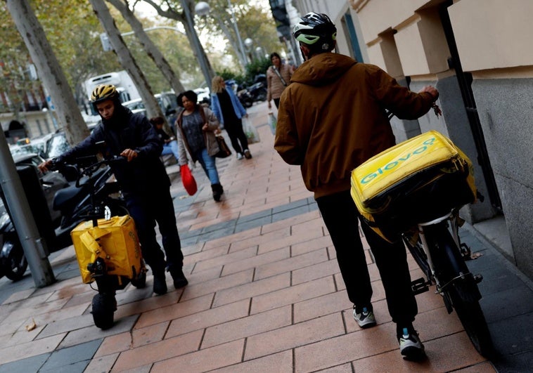 Un juzgado de Barcelona reconoce la relación laboral de más de 3.500 'riders' con Glovo Un juzgado de Barcelona reconoce la relación laboral de más de 3.500 ‘riders’ con Glovo
