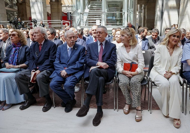 Esperanza Aguirre: «El cuerpo me pide moción de censura, yo lo haría» Esperanza Aguirre: «El cuerpo me pide moción de censura, yo lo haría»