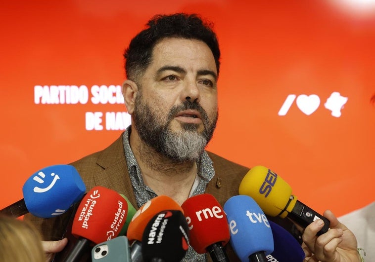 Dimite el número dos de María Chivite, cuya pareja trabajaba en la empresa vinculada a la trama de Santos Cerdán Dimite el número dos de María Chivite, cuya pareja trabajaba en la empresa vinculada a la trama de Santos Cerdán