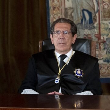 Un magistrado reprocha a Pumpido las prisas con la amnistía: «Es de lo más trascendente en 45 años de este Tribunal»