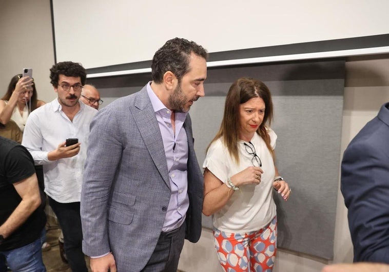 Leire Díez intenta desvincular sus «trabajos» del PSOE: «Ni fontanera, ni cobarde» Leire Díez intenta desvincular sus «trabajos» del PSOE: «Ni fontanera, ni cobarde»