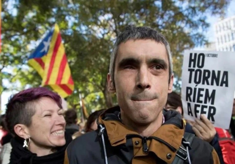 La Fiscalía defiende la actuación de los cuatro policías acusados de mutilar a Roger Español el 1-O y pide su absolución La Fiscalía defiende la actuación de los cuatro policías acusados de mutilar a Roger Español el 1-O y pide su absolución