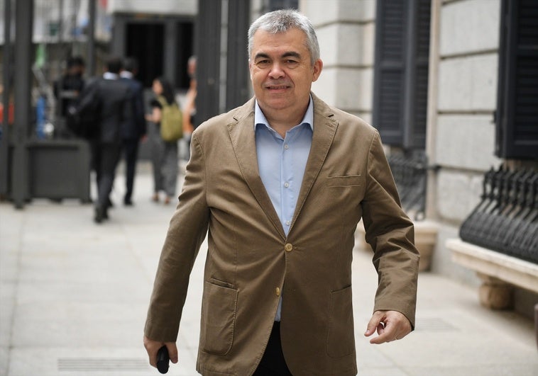 La Guardia Civil atribuye a Santos Cerdán la gestión de los pagos por comisiones ilegales con Koldo y Ábalos La Guardia Civil atribuye a Santos Cerdán la gestión de los pagos por comisiones ilegales con Koldo y Ábalos