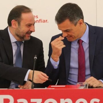 Sánchez acelera la expulsión de Ábalos y Cerdán abandona la militancia del PSOE