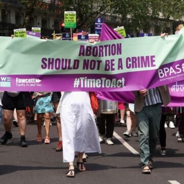 El Parlamento británico aprueba que las mujeres no puedan ser castigadas por abortar por su cuenta
