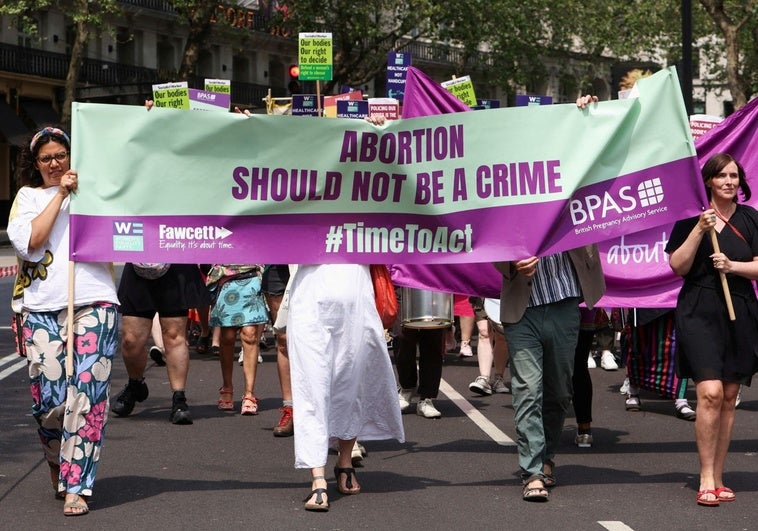 El Parlamento británico aprueba que las mujeres no puedan ser castigadas por abortar por su cuenta El Parlamento británico aprueba que las mujeres no puedan ser castigadas por abortar por su cuenta