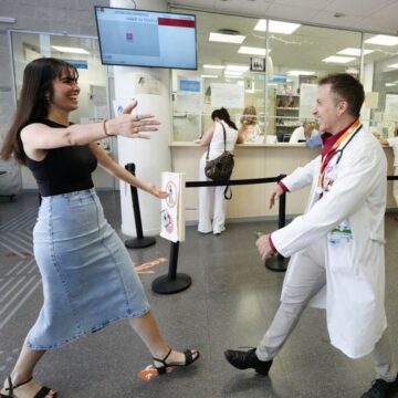 Los MIR que eligen medicina de familia en Madrid: «Es la niña fea, pero es un trabajo precioso»