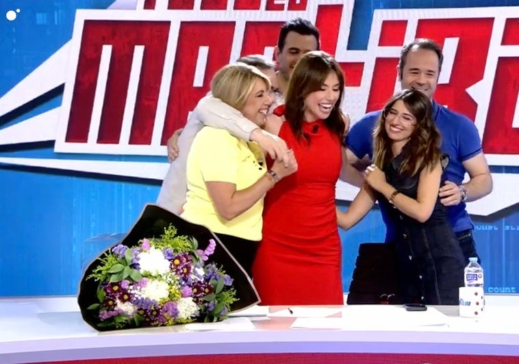 Un Risto Mejide emocionado, los humoristas con ganas de llorar y un gran ramo de flores: Así ha sido el adiós de Marta Flich Un Risto Mejide emocionado, los humoristas con ganas de llorar y un gran ramo de flores: Así ha sido el adiós de Marta Flich