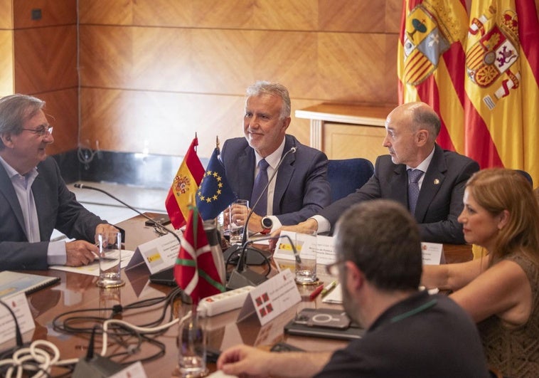 El Gobierno repartirá 3 millones entre las CCAA para la exhumación e identificación de víctimas de la dictadura El Gobierno repartirá 3 millones entre las CCAA para la exhumación e identificación de víctimas de la dictadura