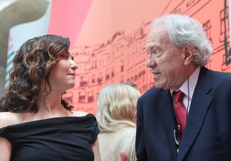 Ayuso: «Madrid nunca levanta muros, sino plazas siempre abiertas» Ayuso: «Madrid nunca levanta muros, sino plazas siempre abiertas»