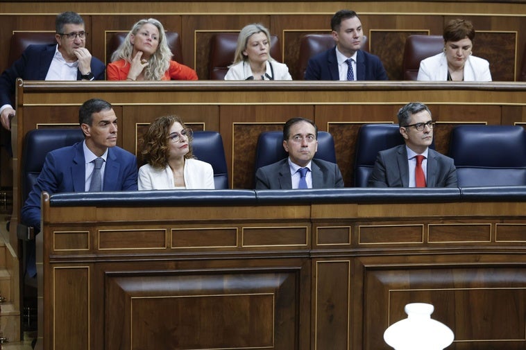 «Hoy semblantes serios para parecer que no estamos en una situación hiperbólica descontrolada» «Hoy semblantes serios para parecer que no estamos en una situación hiperbólica descontrolada»