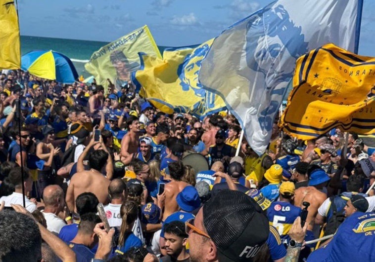 La épica burla de los aficionados del River Plate a los del Boca Juniors antes de su debut La épica burla de los aficionados del River Plate a los del Boca Juniors antes de su debut