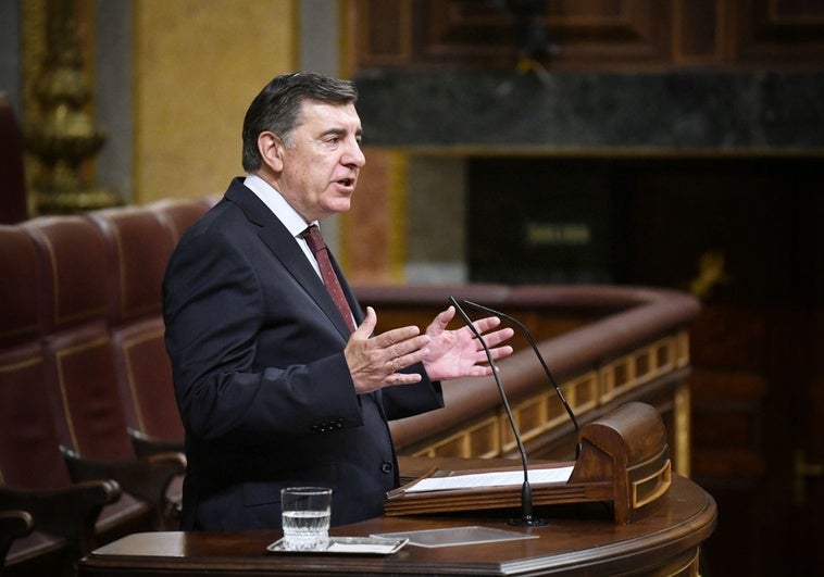 El PSOE acepta tramitar una reforma del PP que le obligaría a desbloquear decenas de leyes El PSOE acepta tramitar una reforma del PP que le obligaría a desbloquear decenas de leyes