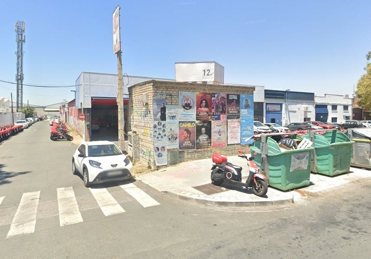 Muere apuñalado un hombre a las puertas de una discoteca en un polígono de Sevilla Muere apuñalado un hombre a las puertas de una discoteca en un polígono de Sevilla