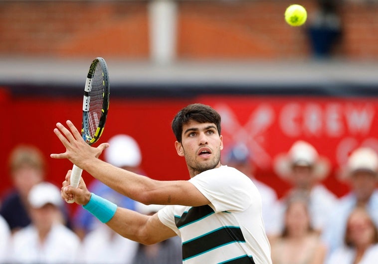 Alcaraz supera a Bautista para alcanzar la final de Queen's Alcaraz supera a Bautista para alcanzar la final de Queen’s