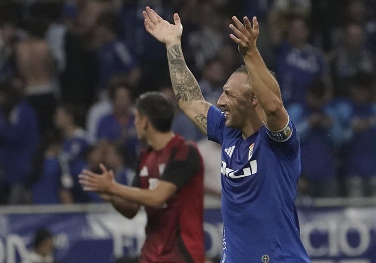 Locura en el Tartiere para celebrar el «sueño cumplido»: invasión de campo, bengalas y show de Cazorla Locura en el Tartiere para celebrar el «sueño cumplido»: invasión de campo, bengalas y show de Cazorla